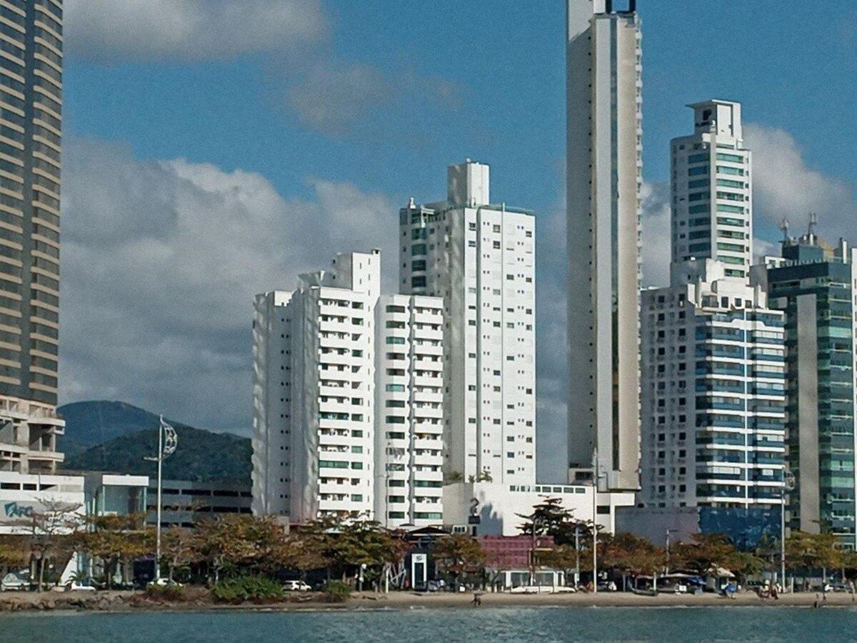 3 SUITES LINDA VISTA DA ORLA DE BC a 50M da PRAIA Balneario Camboriu Exterior foto