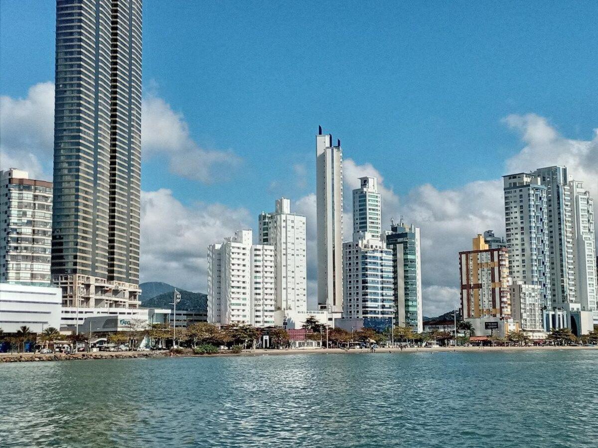 3 SUITES LINDA VISTA DA ORLA DE BC a 50M da PRAIA Balneario Camboriu Exterior foto